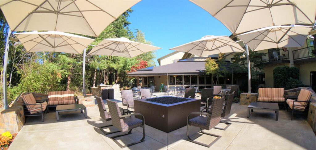 What Is the Difference Between an Offset and Cantilever Umbrella?